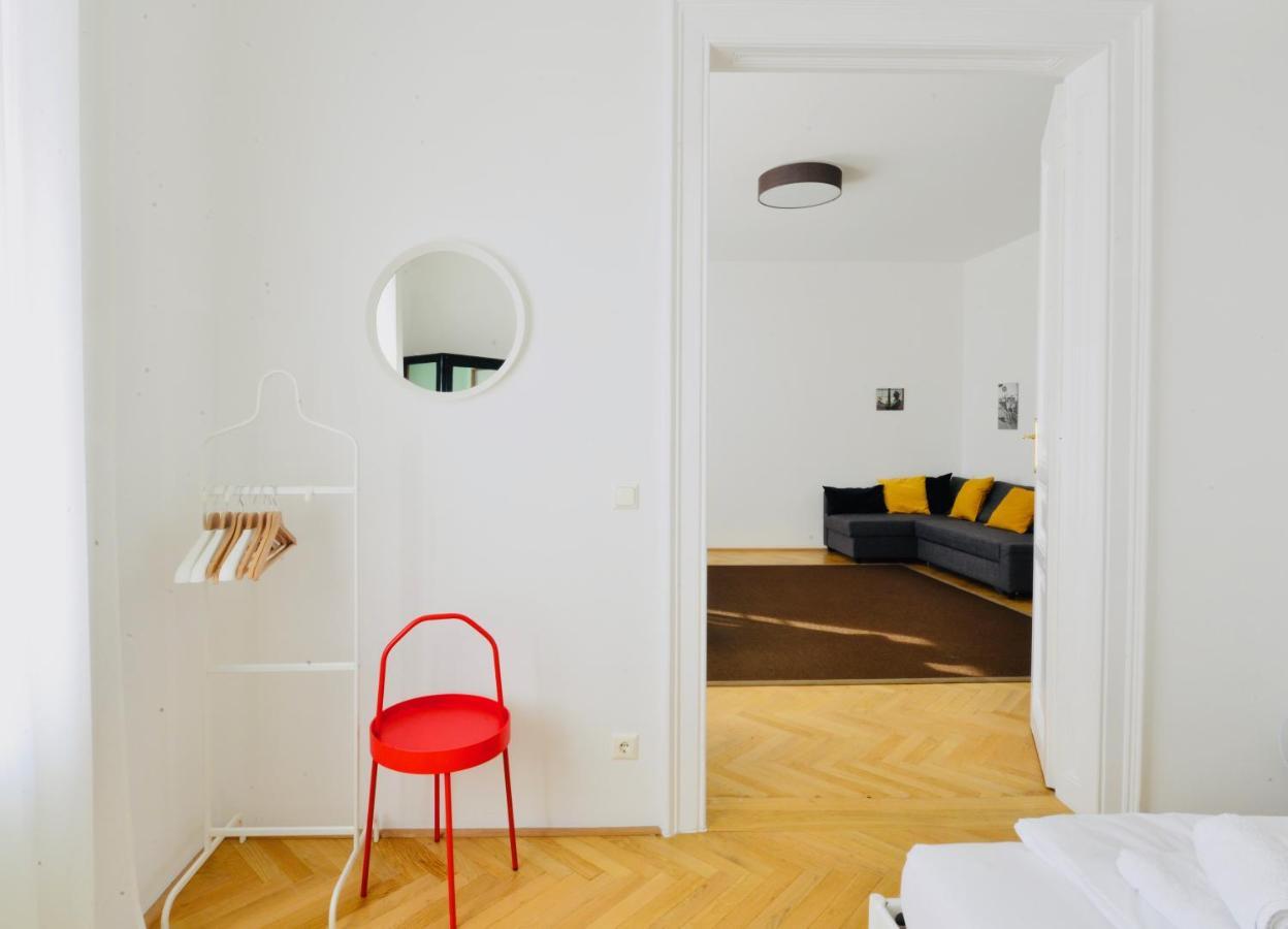 Vintage-Apartment Close To Karlsplatz Il Wina Bagian luar foto